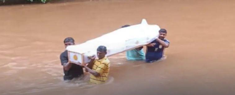 Bhatkal: villagers forced to carry body across flooded stream in Honnavar amid heavy rains, video goes viral