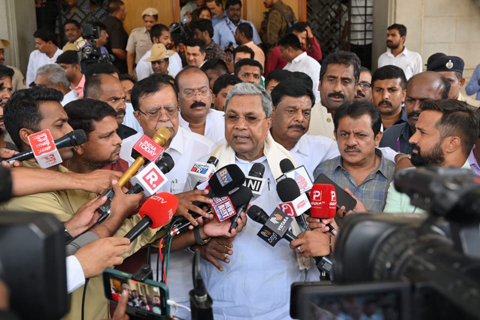 Siddaramaiah urges Maharashtra CM to release water to North Karnataka districts hit by severe summer