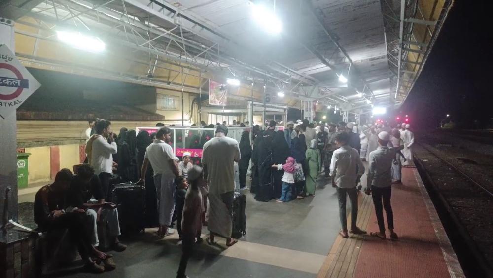 Bhatkal: 70 students leave for Nadwatul Ulama, Lucknow; Heartfelt farewell at Railway Station