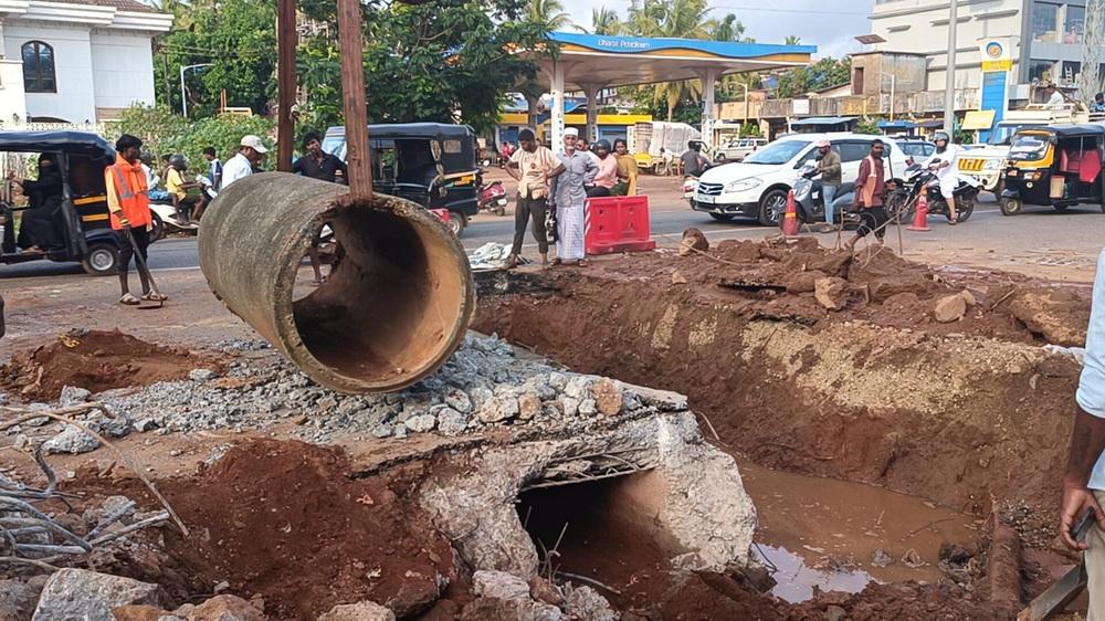 Bhatkal: Drainage work intensified on National Highway ahead of heavy rainfall forecast