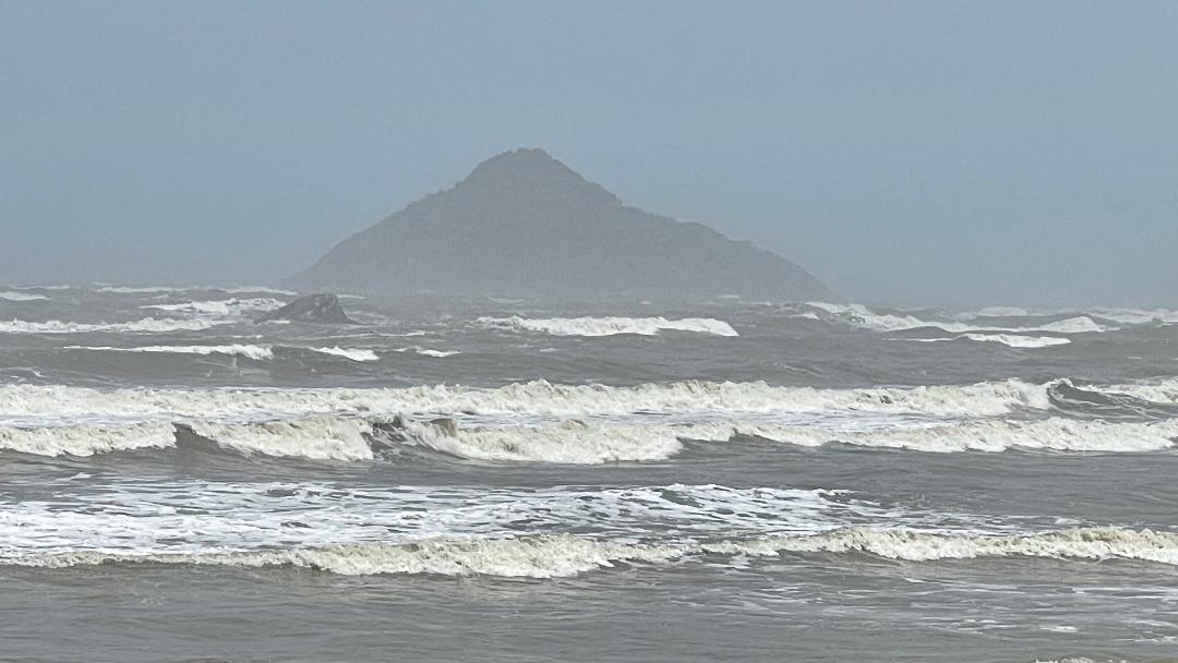 High sea wave alert in Arabian sea; Police and Tanzeem urge public to avoid Bhatkal’s Jali Beach