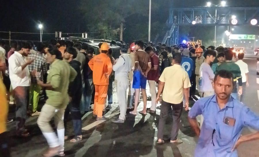 Over 40 Umrah pilgrims killed as bus collides with tanker on Makkah–Madinah highway