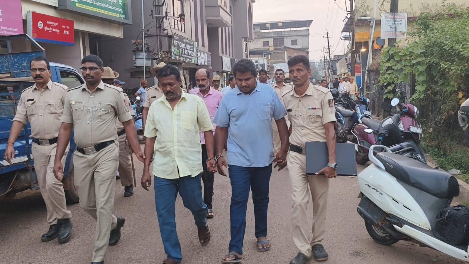 Bhatkal: Police take three Arrested fraud suspects to crime scene for inspection; Prime accused still absconding