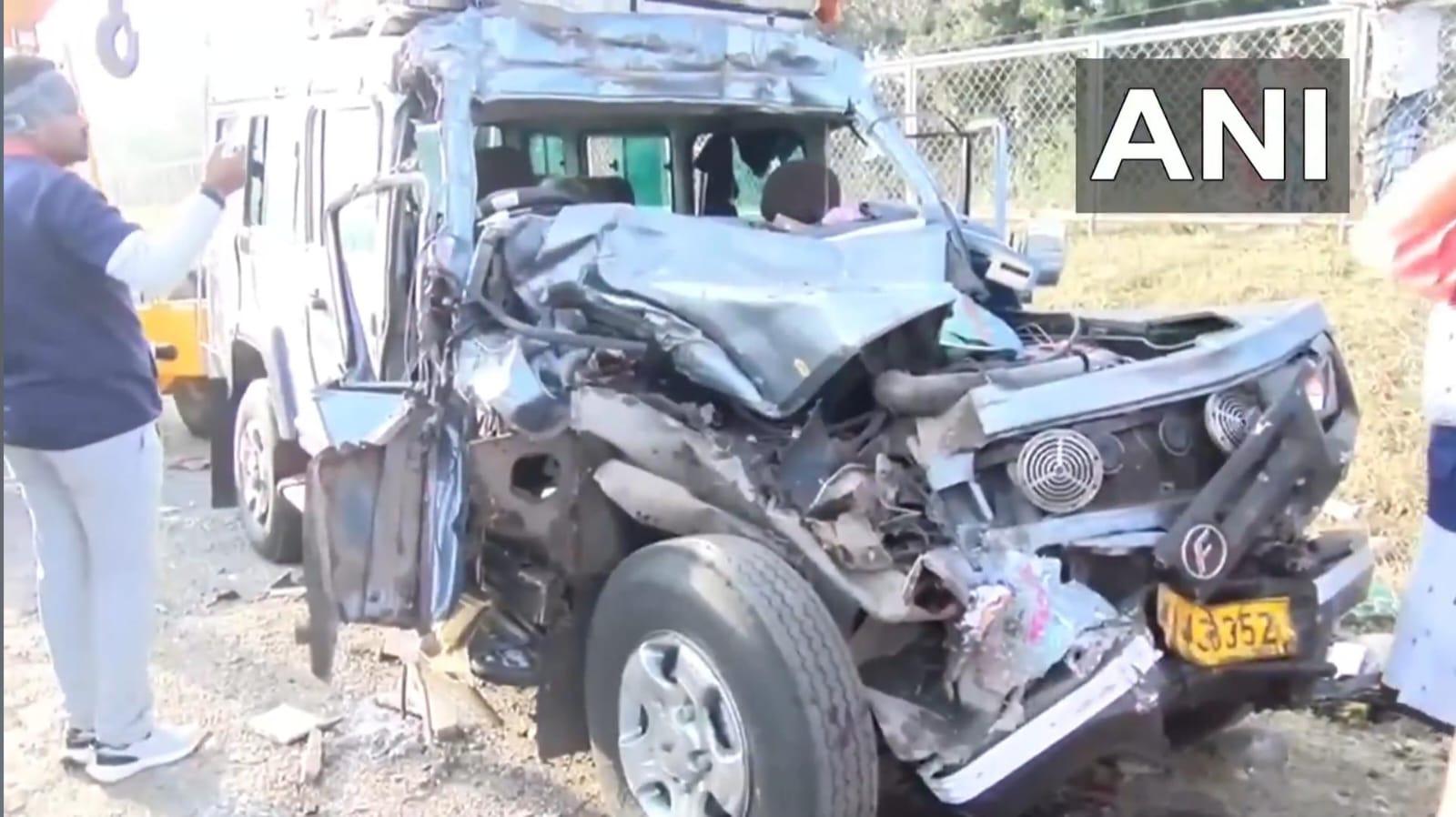 Four killed as cruiser car rams into parked lorry in Tumkur