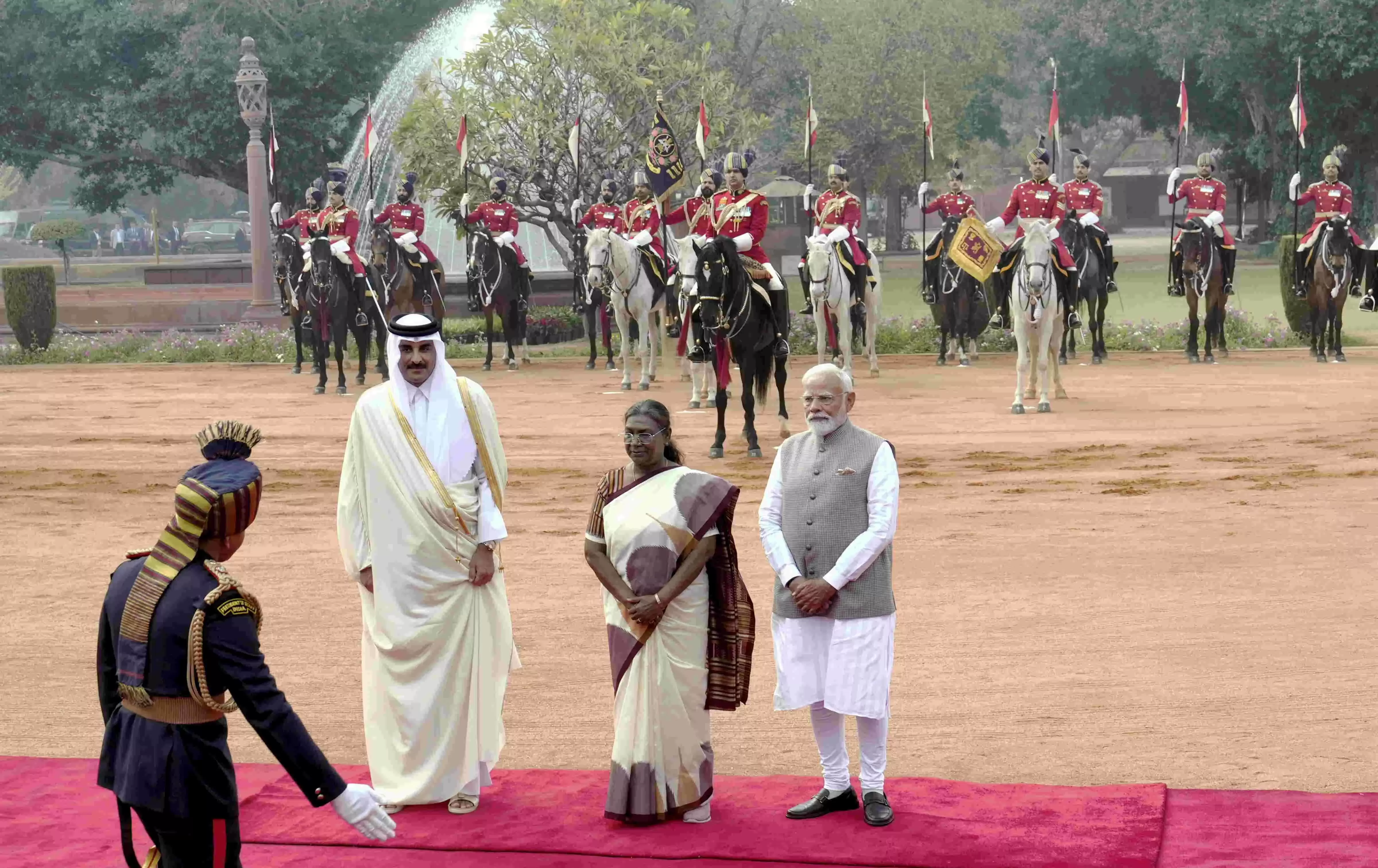 PM Modi Receives Qatar's Amir at Hyderabad House