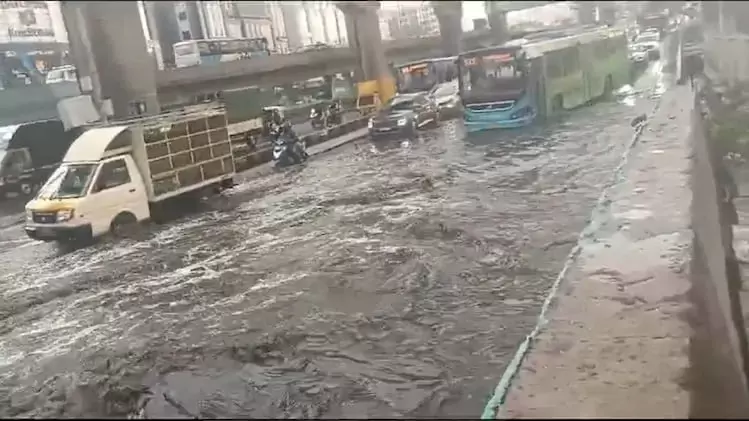Heavy rains batter Bengaluru, causing traffic chaos and waterlogging