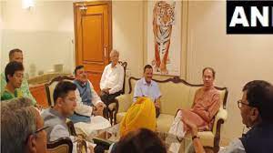Kejriwal meets Uddhav to seek support for fight against Centre’s ordinance on control of services in Delhi