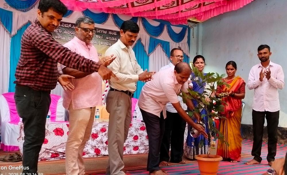 Bhatkal: Honoring retiring teacher Sadashiva Desh Bhandari in Hadavalli