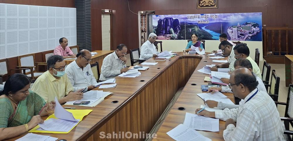 Karwar: DC directs strict compliance with SC guidelines to control stray dog menace