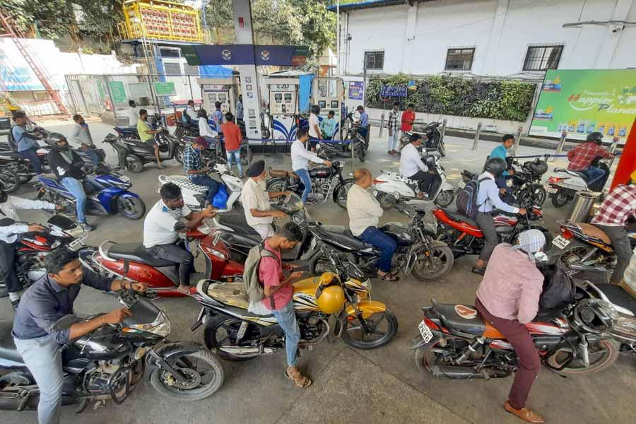 Vehicles without valid PUC will be denied fuel in Maharashtra