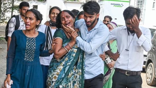 Tragedy in Thane: 4 dead, 6 injured after falling from moving local train